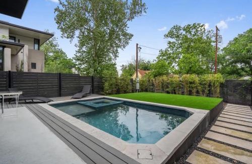 Barton Heights House | Sleeps 8 Luxury Home near Zilker