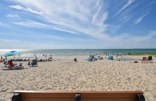 East Orleans House | Sleeps 8 Minutes to Nauset Beach
