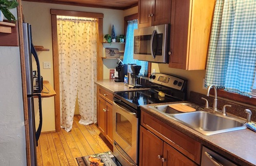 Champion Cabin | Sleeps 8/Mountain Lodge~Seven Springs!