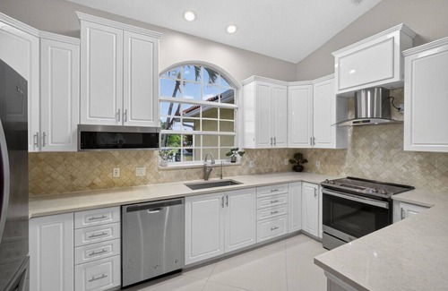 Hunt Club House | Sleeps 8 West Palm Large House Pet Friendly
