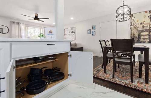 Lee's Summit House | Sleeps 9 Kings Beds w/TV's Steps to Shops