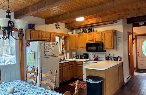 Wilmington House | Sleeps 9, Pet Friendly, Association ClubHouse w/Pools. Near Ski, Hiking, Boating