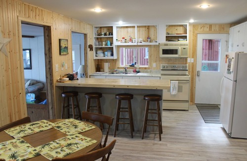 Bear Lake Cottage | Sleeps Up To 10 People! Directly On The Pristine Sandy Bottom All Sports Lake!