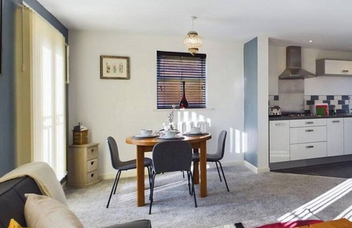 Stafford House | Sleeps6- FamilyFriendly- FreeParking- 3Br