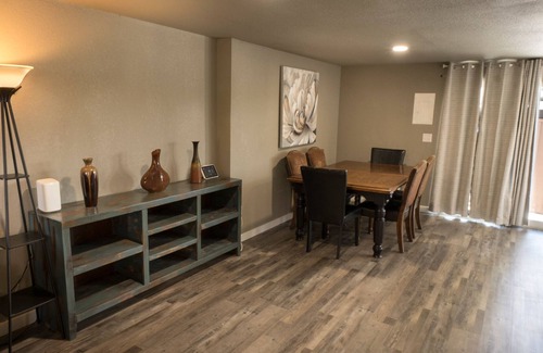 Rustic Hills House | Sleeps8*NewRemodel*CentrallyLocated*FunGames*Patio