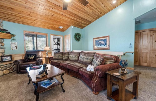 Upper Moonridge House | Sleepy Bear Lodge