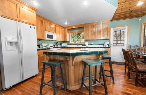 Upper Moonridge House | Sleepy Bear Lodge
