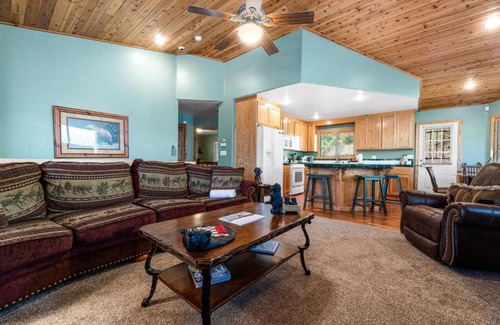 Upper Moonridge House | Sleepy Bear Lodge