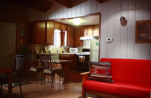 Crestline Hotel | Sleepy Hollow Cabins and Hotel