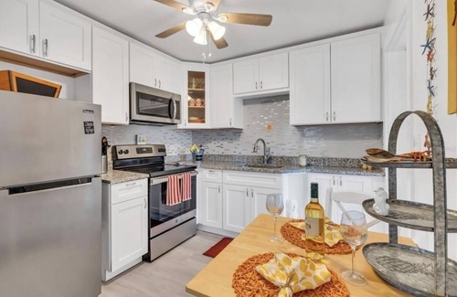 Gulfport Cottage | Sleepy Seahorsezzz at Beachrelaxmore -110 yards to the beach! Cute as a button!