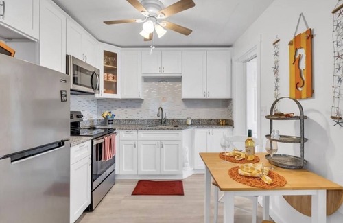 Gulfport Cottage | Sleepy Seahorsezzz at Beachrelaxmore -110 yards to the beach! Cute as a button!