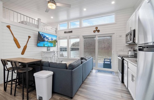 Russell Springs House | Slip Away - Floating House on Lake Cumberland
