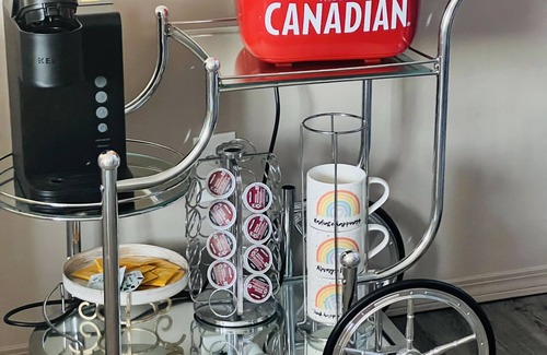 Southeast Edmonton Apartment | Slip Away to the Galaxy ♥ 10min to DT & UoA ♥ Baby Friendly ♥ Free Parking