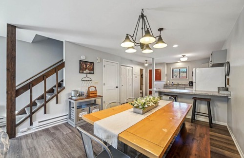 Lake Delton Condo | Sloane Parkview 7 · Sloane Condo - Families, golfers, girl's trips!