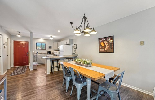 Lake Delton Condo | Sloane Parkview 7 · Sloane Condo - Families, golfers, girl's trips!