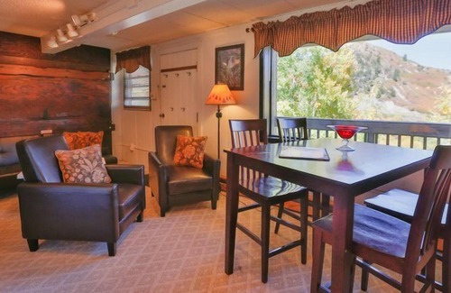 Glenwood Springs Condo | Slope side convenience and relaxation at its best! The Jacuzzi tub and memorable view is icing on the cake.