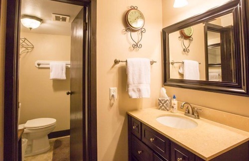 Glenwood Springs Condo | Slope side convenience and relaxation at its best! The Jacuzzi tub and memorable view is icing on the cake.