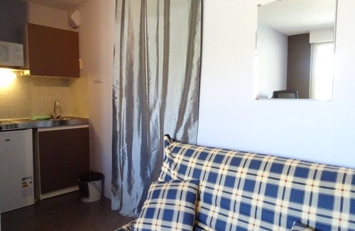 Arette Apartment | Slope-side studio for 5 with balcony and ski locker