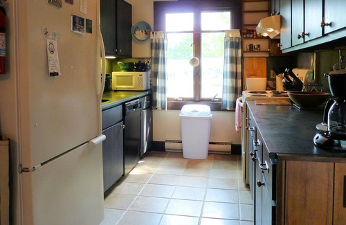 Bromley Mountain House | Slopeside 2-Level Living at this Bromley's Boles Townhouse