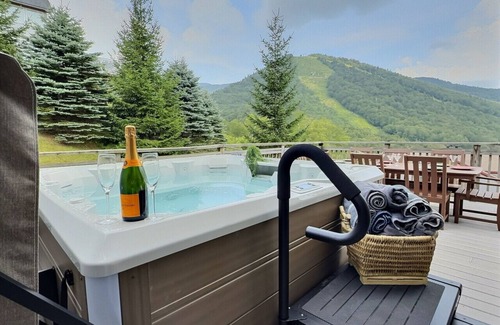 Central Vermont- Killington Apartment | SlopeSide Chalet - Pool, Grill, Hot tub, Views!