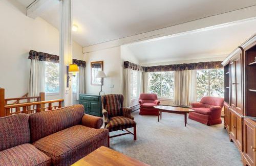 Stowe Area Apartment | Slopeside Getaway