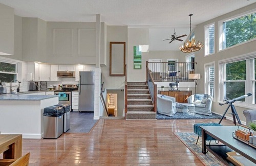 Bushkill House | Slopeside Lounge>GameRoom|Lakes|SwimmingPools|Dogs