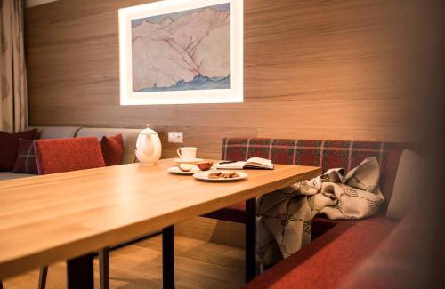 Fiss Apartment | Slow Living Suite - Ferienwohnung mit privater Sauna & Garten