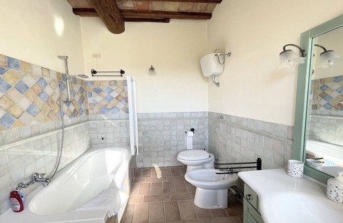 Loreto Villa | Slps 10 In fabulous Todi Villa - walk to Todi central - pool + child play arean