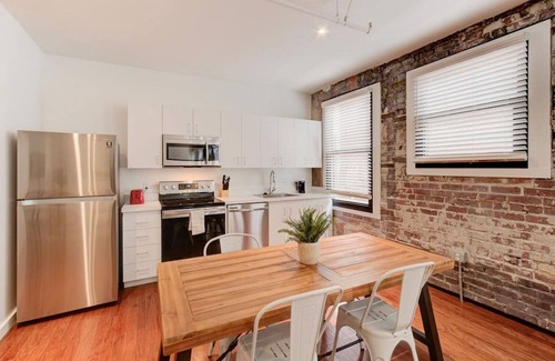 Downtown Memphis Apartment | SM 203 · Super Central Location! Historic but Modern!