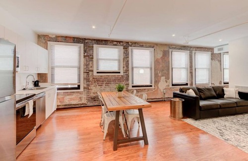 Downtown Memphis Apartment | SM 203 · Super Central Location! Historic but Modern!