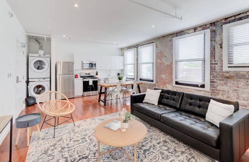 Downtown Memphis Apartment | SM 204 · Historic Revival, Walking to Memphis' Best!
