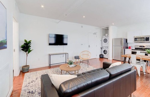 Downtown Memphis Apartment | SM 204 · Historic Revival, Walking to Memphis' Best!