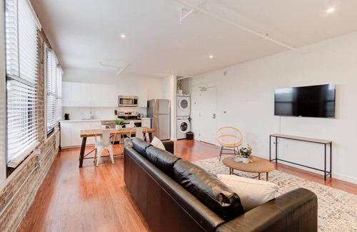 Downtown Memphis Apartment | SM 305 · Modern in Historic Shell in the Heart of Downtown!