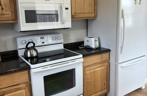 Wells Cottage | Smack Dab in the center of all the South Coast of Maine has to offer