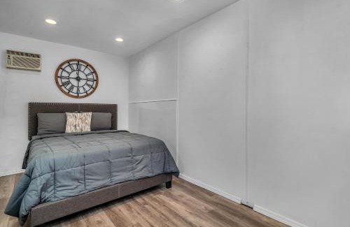 Melrose House | Small 1-bedroom with small yard in West Hollywood