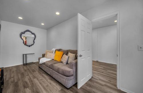 Melrose House | Small 1-bedroom with small yard in West Hollywood