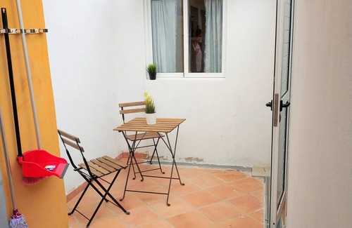 Castillo del Romeral Apartment | Small apartment by the sea in a fishing village