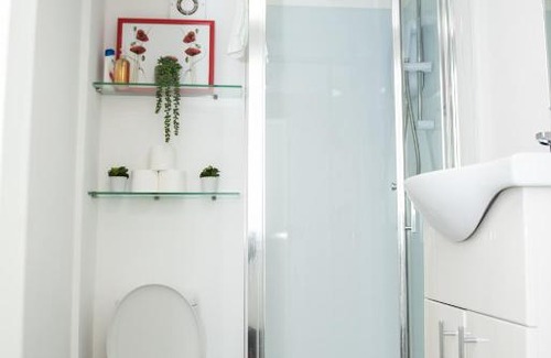 Kensal Green Apartment | Small But Cozy Studio, Great Tube Connection (D)
