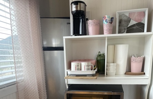Central Okanagan Cottage | Small cottage with outdoor space minutes to the beach