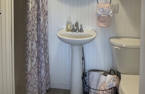 Central Okanagan Cottage | Small cottage with outdoor space minutes to the beach