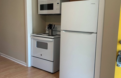 Cullman Apartment | Small & Cozy 1-bedroom apartment in enchanting Cullman with AC