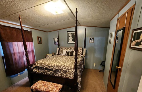 Towne Park House | Small, cozy space, quiet neighborhood