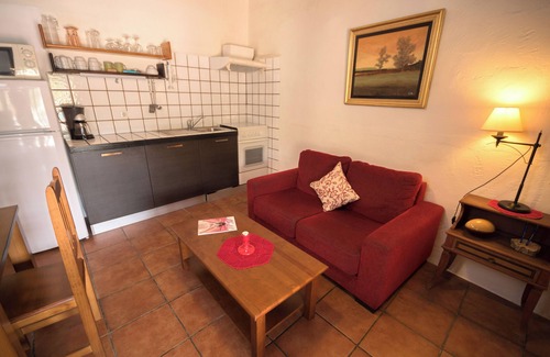 Llampaies House | Small Cottage 15 people, communal pool, barbecue, Costa Brava at 17 km