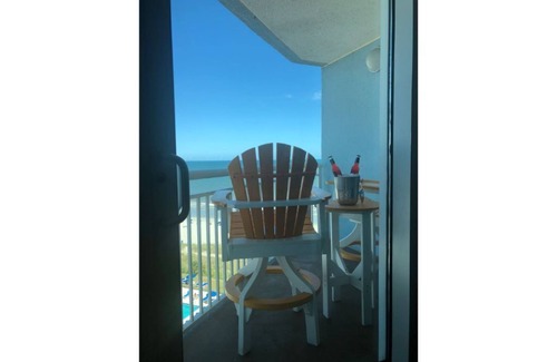 Myrtle Beach House | Small Family Getaway-Couples Retreat-Book Now! Strong WIFI - Super Clean