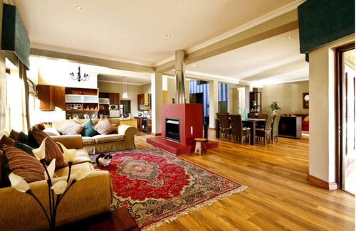 Helderberg Rural House | Small holding property on a beautiful mountain security estate