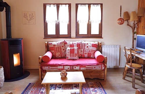 Labaroche Ski Chalet | Small mountain chalet with outdoor space