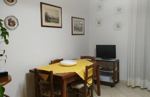 Scandicci Apartment | Small price/FREE WIFI/Lovley flatFast tram in 12 minuts in Florence center.