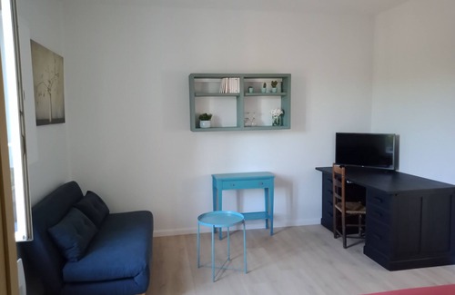 Parame Apartment | Small, quiet and comfortable apartment near the sea