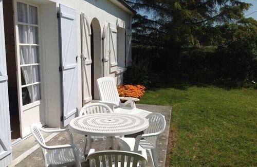 Loctudy House | Small single-storey house with enclosed garden