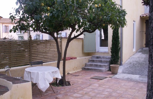 Hyeres City Centre House | SMALL VILLAGE HOUSE